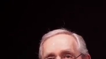 Los sobrevivientes rechazan la separación de niños de sus padres.