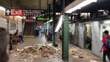 El techo colapsó en la estación Borough Hall alrededor de los 3:12 p.m.