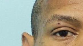 Weldon (47) fue arrestado después de chocar una patrulla policial