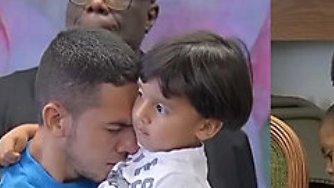 Los padres reunidos con sus hijos