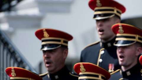 "God Bless America" es una especie de himno estadounidense no oficial.