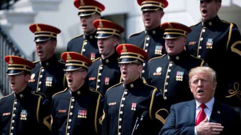 "God Bless America" es una especie de himno estadounidense no oficial.