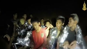 102386641_hi047943298