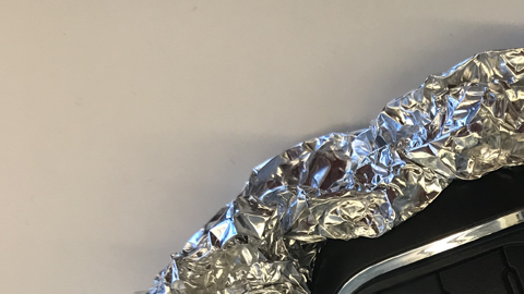 Un ladrón podría comprar una llave inalámbrica original y usarla para robar tu auto.