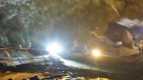 Los primeros rescatistas encontraron bicicletas cerca de la entrada de la cueva.