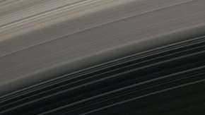 La sonda Cassini captó ondas de plasma entre Saturno y su satélite Encélado.