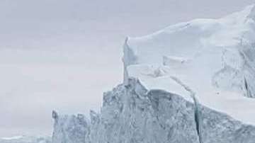 El enorme pedazo de hielo que amenaza a Innaarsuit.