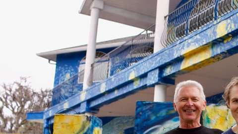 El hijo, de 25 años, tiene "fascinación por Vincent Van Gogh".