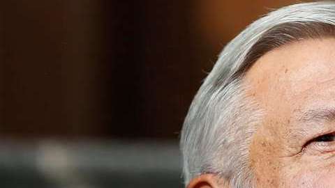 AMLO pretende eliminar altos sueldos.