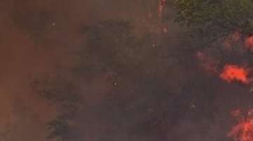 Los fuertes vientos están aconvirtiendo las llamas en "un tornado de fuego".