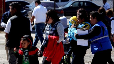 "Esto va a continuar hasta que todos los niños sean reunificados con sus padres".