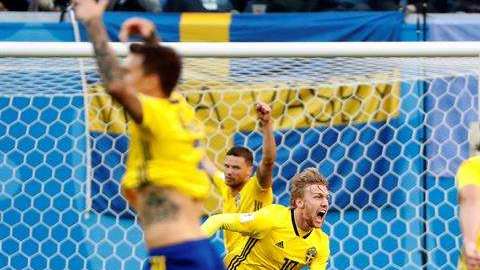 Emil Forsberg celebra el gol sueco. EFE