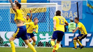 Emil Forsberg celebra el gol sueco. EFE