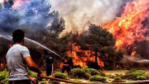 Arde Atenas