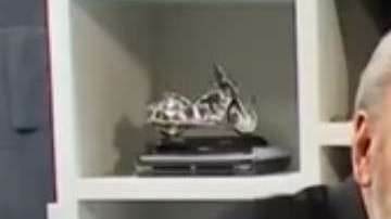 Carlos Albert dijo primero que nadie que Osorio estaba en un 'lío de faldas'.