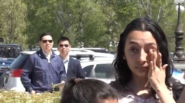 Alejandra se llevará a su hija menor, de 8 años de edad, y dejará a la de 16 años.