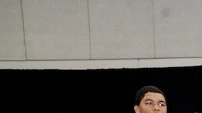 Andrew Cuomo junto a los asistentes al evento.