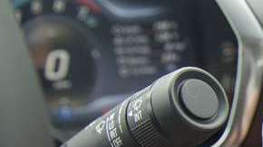 La tecnología convive con el volante.