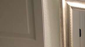 Este es el baño que fue renovado y dónde se encontró la nota.