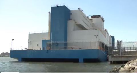 El incidente con ‘Los Trinitarios’ sucedió en la cárcel flotante Vernon C. Bain Center.,