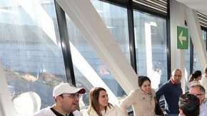 La afluencia de votantes supera la capacidad de las casillas especiales.