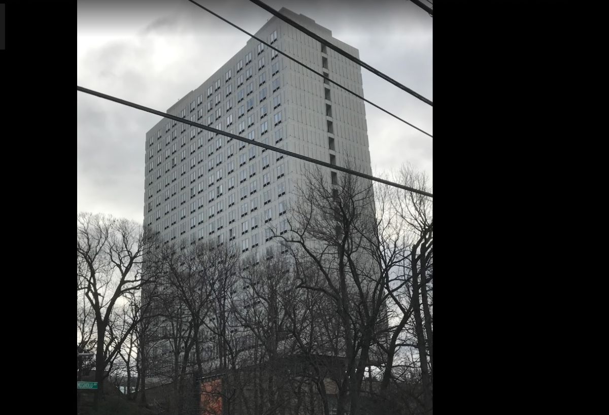 El misterioso edificio ruso en 225th St, El Bronx, NYC.
