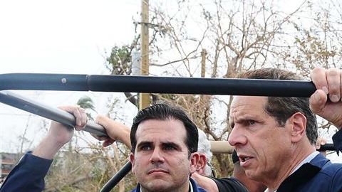El gobernador de Nueva York, Andrew Cuomo, en puerto rico el 22 de septiembre de 2017.