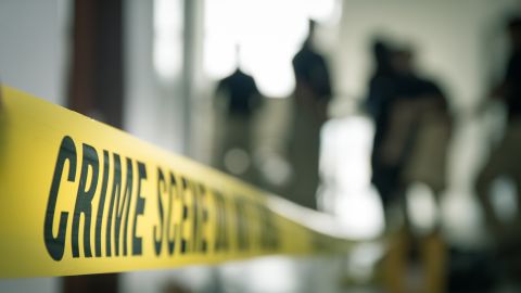 Policía en la esscena de crimen.