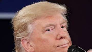 George López y Donald Trump.