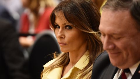 La Primera Dama durante la conferencia de prensa de los presidentes Trump y Putin.