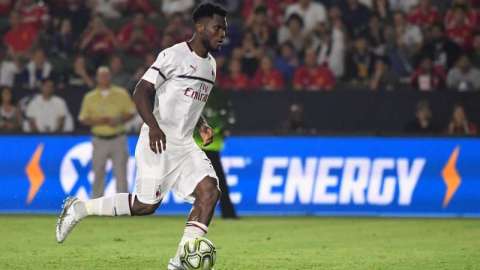El jugador del Milán Franck Kessie tiró un penalti para la historia ante el Manchester United en Carson. (Foto: John McCoy/Getty Images)