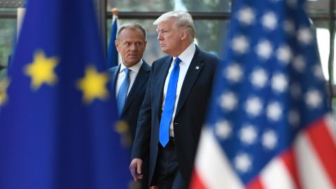 Donald Tusk y Donald Trump.