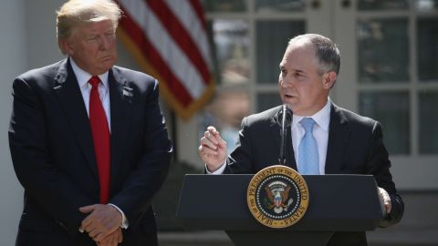 Donald Trump destacó la labor de Pruitt, a pesar de señalamientos en su contra.