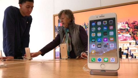 Quienes tienen un iPhone suelen generar mayores ingresos.