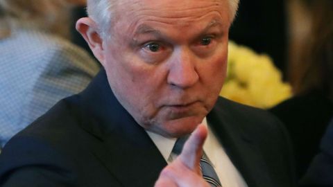 Sessions asegura que muchos estadounidenses han sentido que su libertad para practicar su fe ha sido atacada