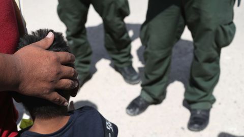 Más de 2,000 niños inmigrantes fueron separados de sus padres.