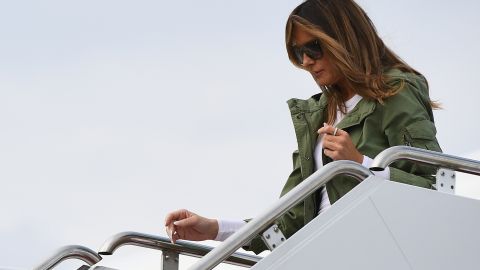 El 21 de junio, Melania Trump visitó un centro de retención de niños en la frontera sur.