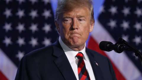 Trump enfrenta "control de daños" tras apoyar a Putin.