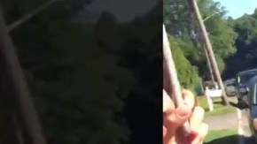 La esposa del detenido denunció que fue agredida por una agente de ICE.