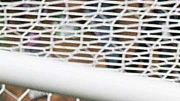 Memo Ochoa dejó huella con sus atajadas ante Alemania (foto) y Brasil.