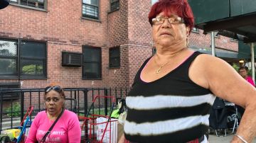 La dominicana Antonia Martínez, de 79 años, quien vive en un complejo de NYCHA en Washington Heights, se mostró preocupada al enterarse del brote.