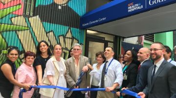 El Centro Roberto Clemente fue inaugurado este lunes con la presencia de sus directivos, pacientes, miembros de la comunidad y oficiales electos.