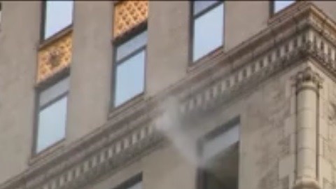 Humo en el piso 14 de 730 5th Av