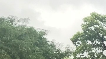 La dominicana Norma Quesada (Izq.) y las puertorriqueñas Paulina Badillo e Hilda Rivera son vecinas en Washington Heights donde se registró un brote de la enfermedad del Legionario recientemente.