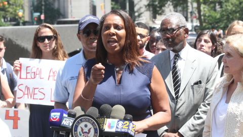 Letitia James protesta contra nominacion de juez Kavanaugh a la Corte Suprema.