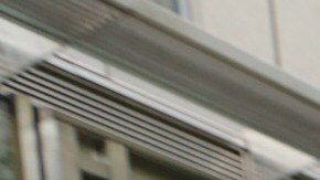 Activistas acompañaron a la familia de Villavicencio en las afueras de la corte.