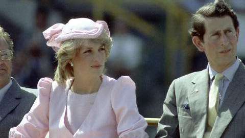 La Princesa Diana y el Princípe Carlos en un evento en 1983 cuando estaban casados.