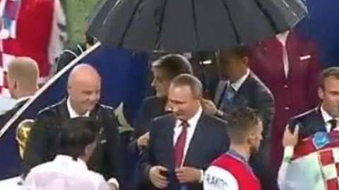 Vladimir Putin no fue cortés con sus invitados.