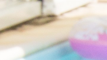 Es muy importante colocarle bloqueador solar a los niños pequeños.