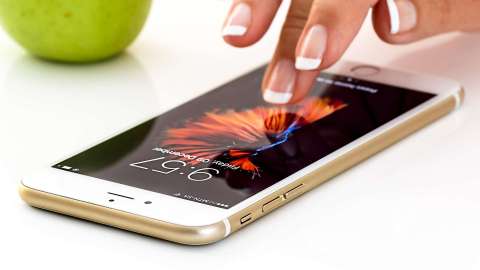 Le robó el celular para amenazarlo